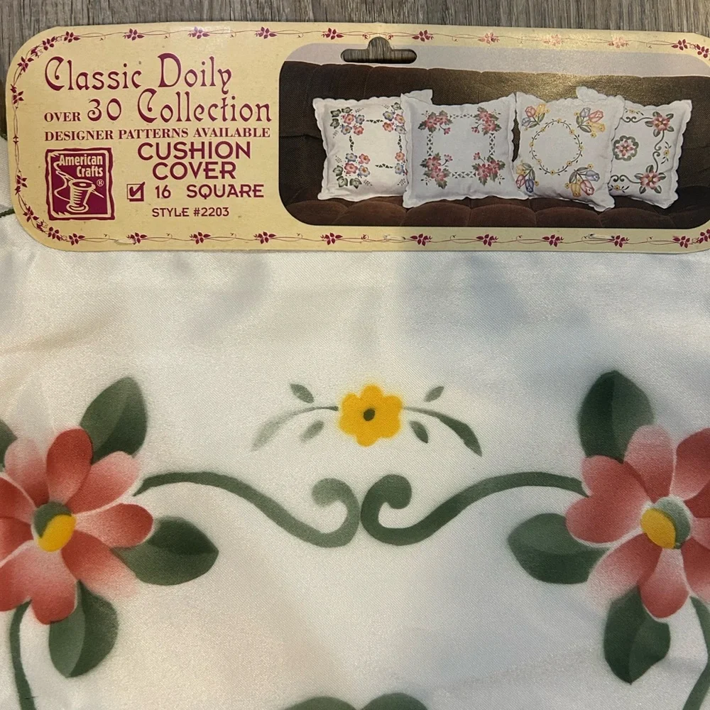 Classic Doily over 30 collection cushion cover w/ floral pattern vint set of 2